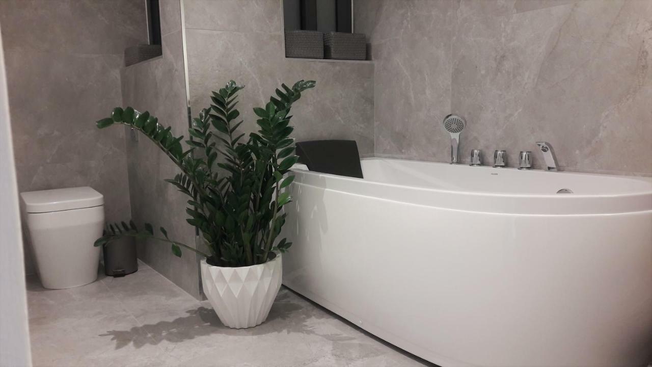Duplex Maisonette With Heated P-Pool And Jacuzzi Saint Julian's Εξωτερικό φωτογραφία