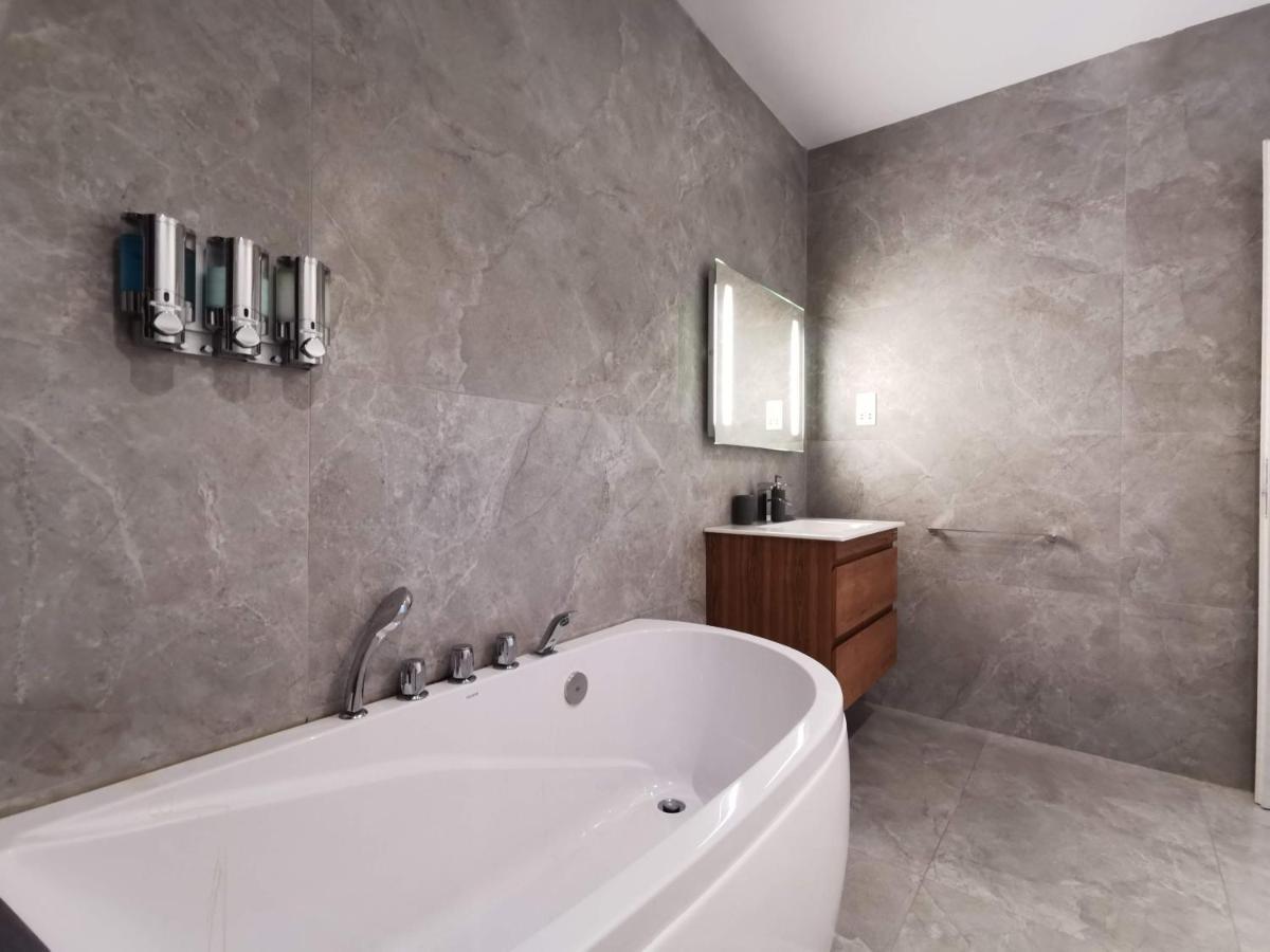 Duplex Maisonette With Heated P-Pool And Jacuzzi Saint Julian's Εξωτερικό φωτογραφία