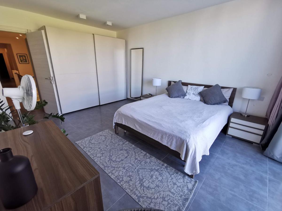 Duplex Maisonette With Heated P-Pool And Jacuzzi Saint Julian's Εξωτερικό φωτογραφία