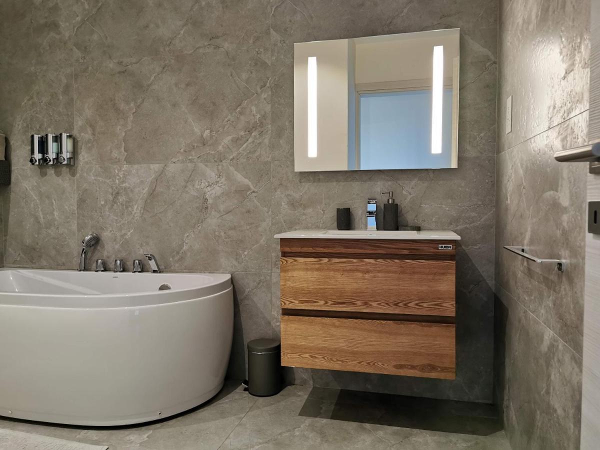 Duplex Maisonette With Heated P-Pool And Jacuzzi Saint Julian's Εξωτερικό φωτογραφία
